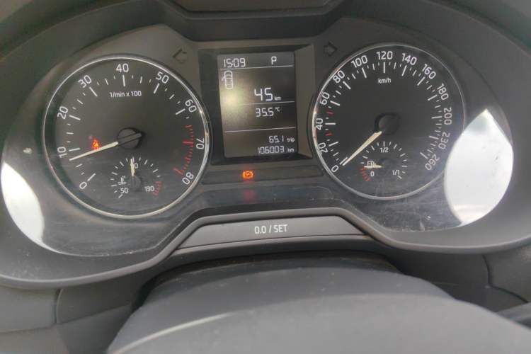Used Skoda Octavia 2016 1.6L Automatic Chuanxing Edition Odometer Close Up