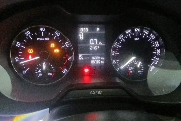 Used Skoda Octavia 2016 1.6L Automatic Chuanxing Edition Odometer Close Up