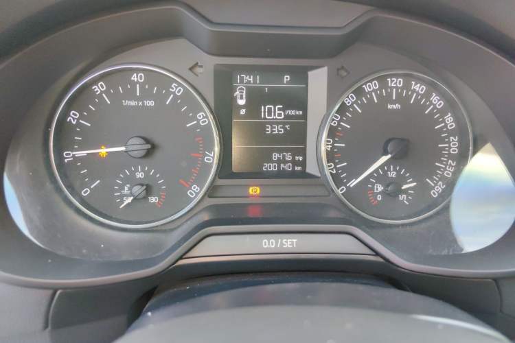 Used Skoda Octavia 2016 1.6L Automatic Chuanxing Edition Odometer Close Up