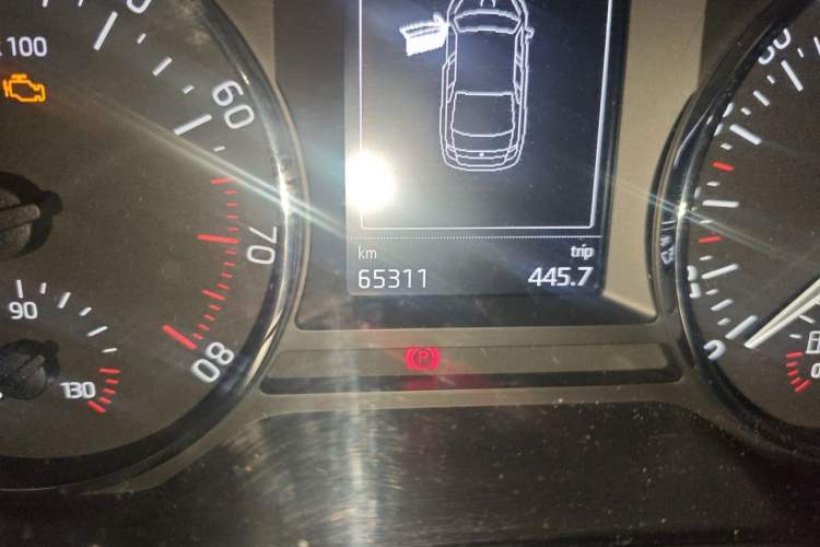 Used Skoda Octavia 2016 1.6L Automatic Smart Drive Edition Odometer Close Up