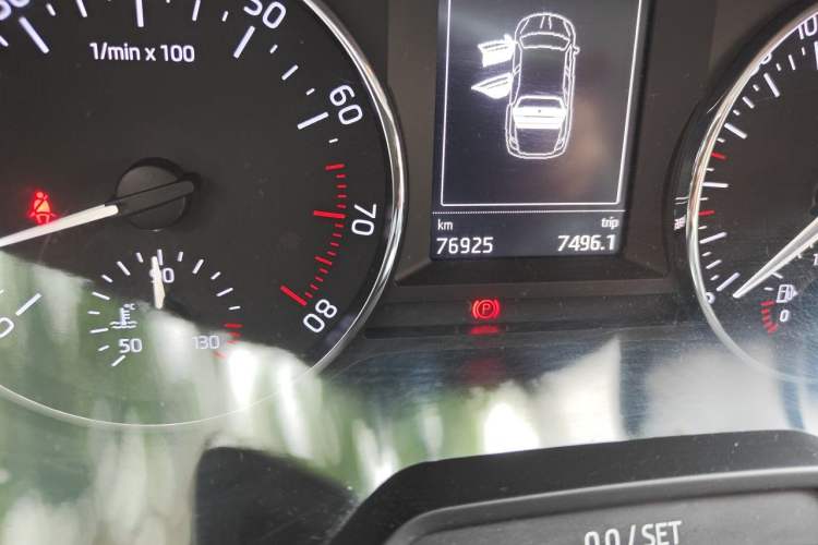 Used Skoda Octavia 2016 1.6L Automatic Smart Drive Edition Odometer Close Up