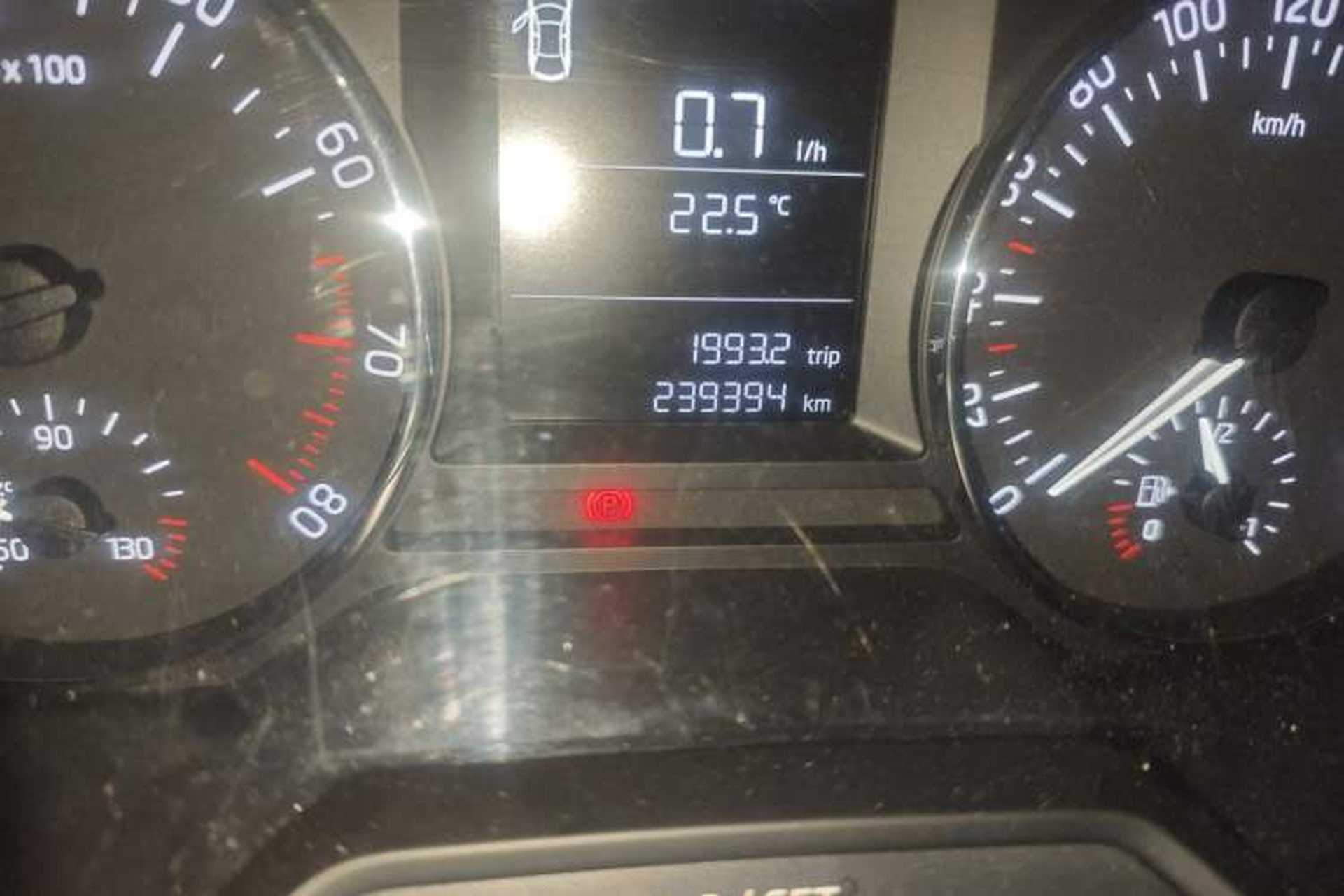 Used Skoda Octavia 2016 1.6L Automatic Chuanxing Edition Odometer Close Up