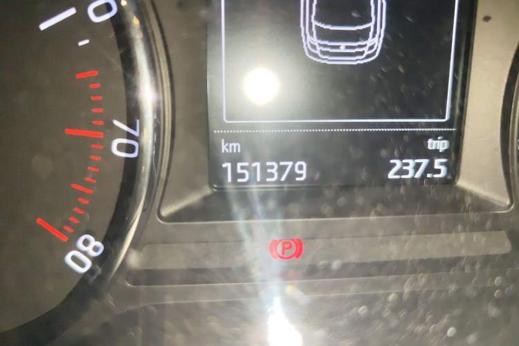 Used Skoda Octavia 2016 1.6L Automatic Smart Drive Edition Odometer Close Up