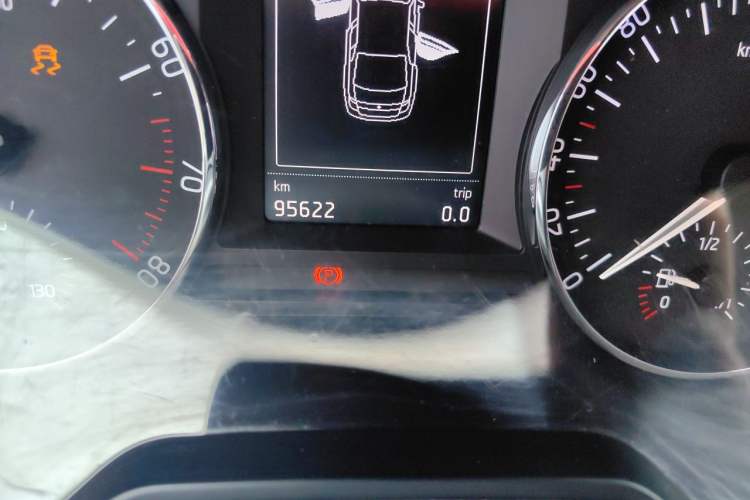 Used Skoda Octavia 2016 1.6L Automatic Smart Drive Edition Odometer Close Up