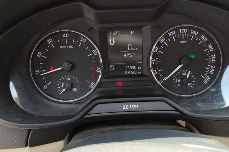 Used Skoda Octavia 2016 1.6L Automatic Chuanxing Edition Odometer Close Up