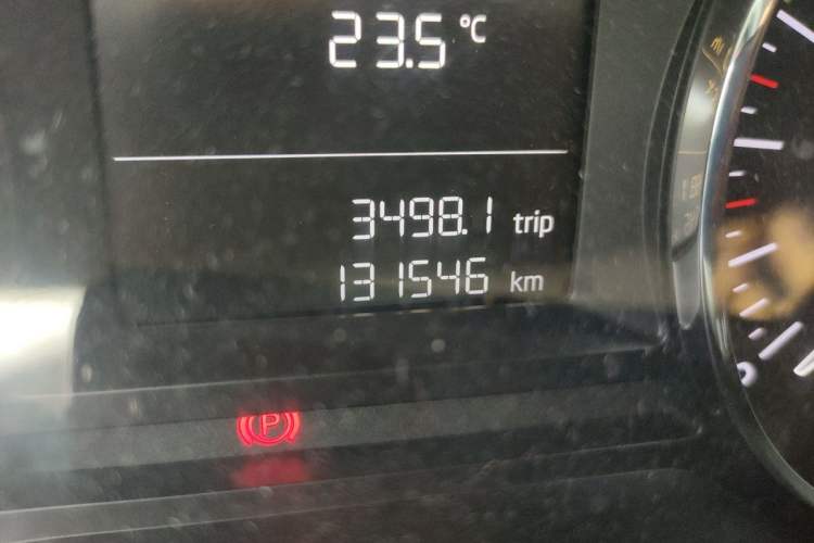 Used Skoda Octavia 2016 1.6L Manual Trend Edition Odometer Close Up