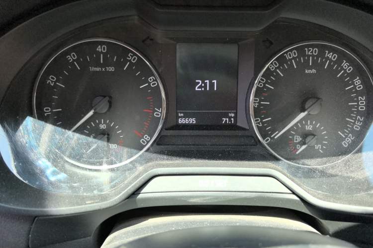 Used Skoda Octavia 2016 1.6L Automatic Smart Drive Edition Odometer Close Up