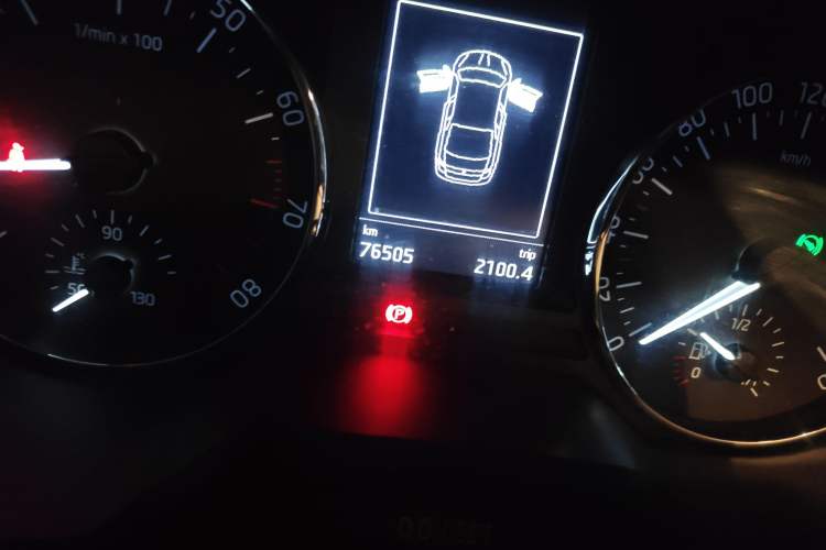 Used Skoda Octavia 2016 1.6L Automatic Smart Drive Edition Odometer Close Up