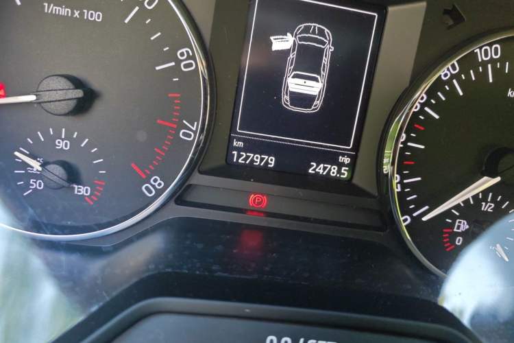 Used Skoda Octavia 2016 TSI280 DSG Smart Drive Edition Odometer Close Up