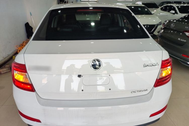 Used Skoda Octavia 2016 1.6L Automatic Chuanxing Edition Rear