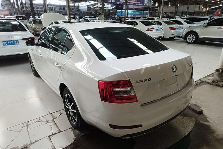 Used Skoda Octavia 2016 1.6L Automatic Smart Drive Edition Rear Left 45 Deg