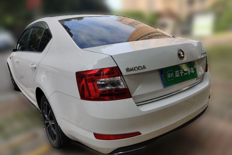 Used Skoda Octavia 2016 1.6L Manual Smart Drive Version Rear Left 45 Deg