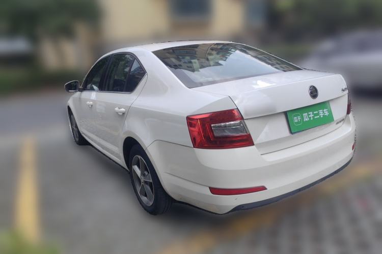 Used Skoda Octavia 2016 1.6L Automatic Chuanxing Edition Rear Left 45 Deg