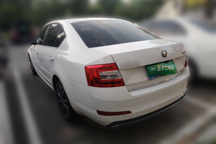 Used Skoda Octavia 2016 1.6L Manual Smart Drive Version Rear Left 45 Deg