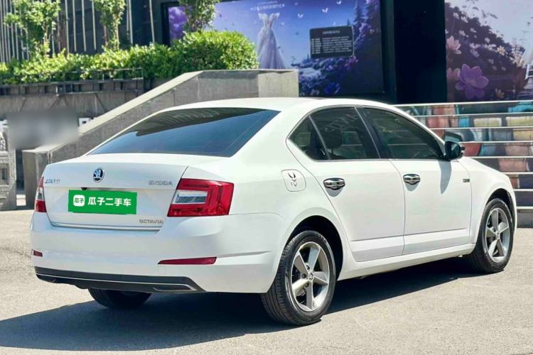Used Skoda Octavia 2016 1.6L Manual Smart Drive Version Rear Right 45 Deg