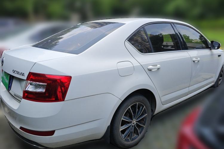 Used Skoda Octavia 2016 1.6L Manual Smart Drive Version Rear Right 45 Deg