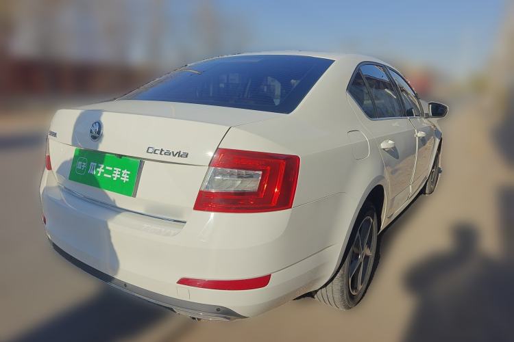 Used Skoda Octavia 2016 1.6L Automatic Smart Drive Edition Rear Right 45 Deg