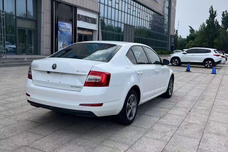 Used Skoda Octavia 2016 1.6L Automatic Chuanxing Edition Rear Right 45 Deg