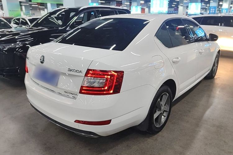 Used Skoda Octavia 2016 1.6L Automatic Smart Drive Edition Rear Right 45 Deg