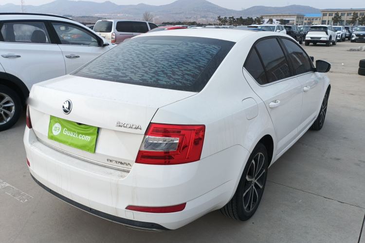 Used Skoda Octavia 2016 1.6L Automatic Smart Drive Edition Rear Right 45 Deg