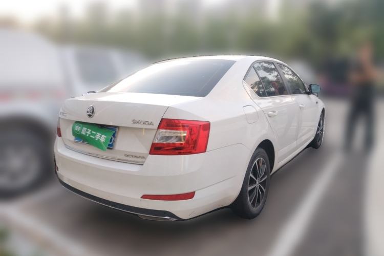 Used Skoda Octavia 2016 1.6L Manual Smart Drive Version Rear Right 45 Deg