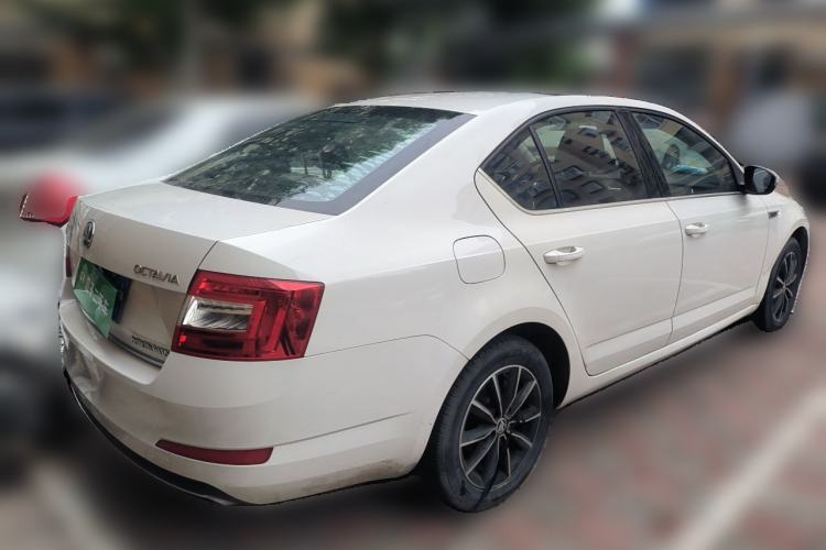 Used Skoda Octavia 2016 1.6L Manual Smart Drive Version Rear Right 45 Deg
