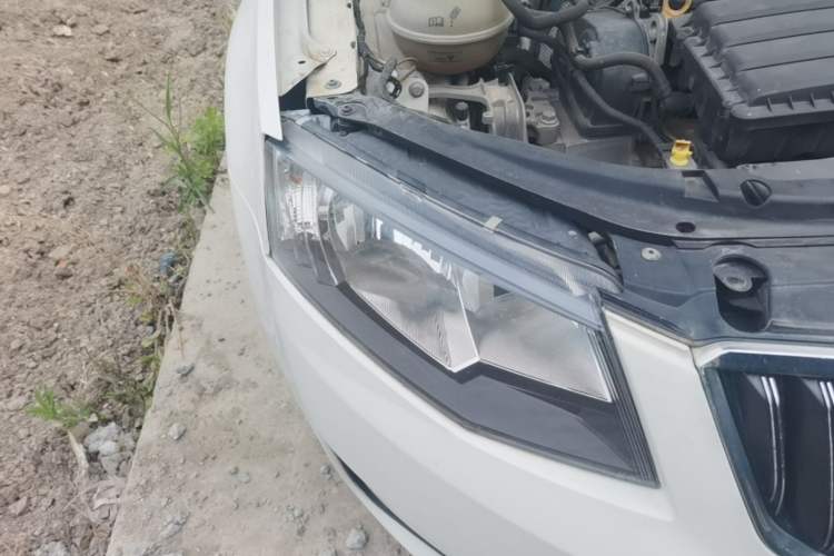 Used Skoda Octavia 2016 1.6L Automatic Smart Drive Edition Right Front Headlight