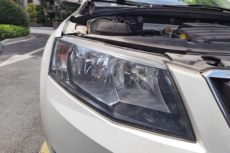Used Skoda Octavia 2016 1.6L Automatic Chuanxing Edition Right Front Headlight
