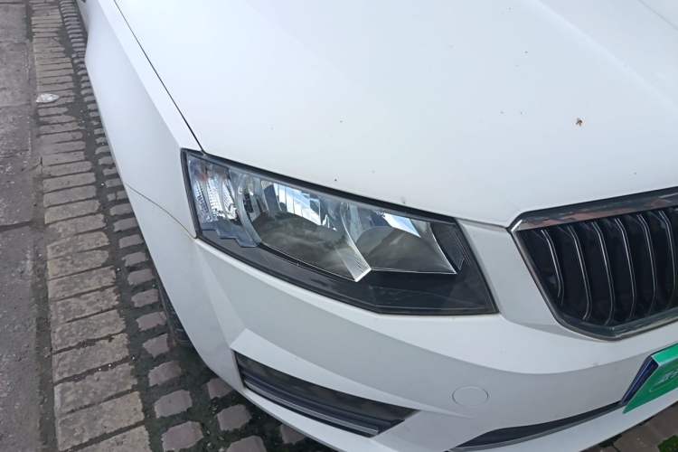 Used Skoda Octavia 2016 TSI280 DSG Smart Drive Edition Right Front Headlight