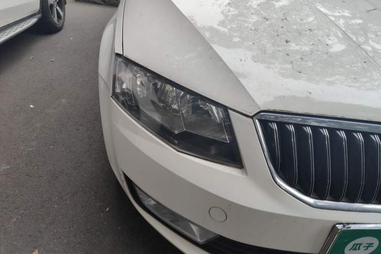 Used Skoda Octavia 2016 1.6L Automatic Chuanxing Edition Right Front Headlight