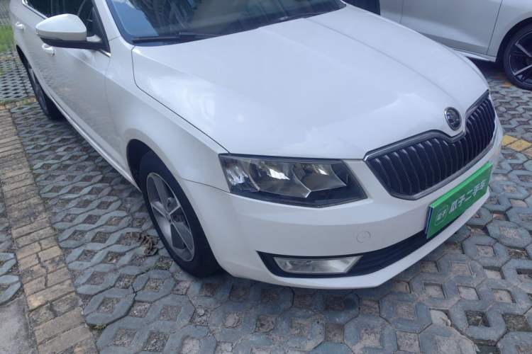 Used Skoda Octavia 2016 1.6L Automatic Chuanxing Edition Right Front Headlight