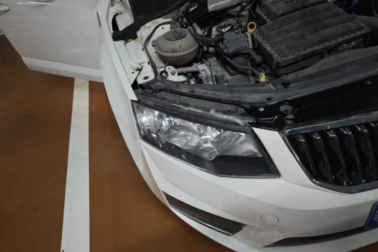 Used Skoda Octavia 2016 TSI280 DSG Advanced Edition Right Front Headlight