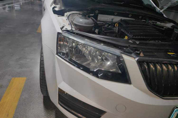 Used Skoda Octavia 2016 1.6L Manual Trend Edition Right Front Headlight