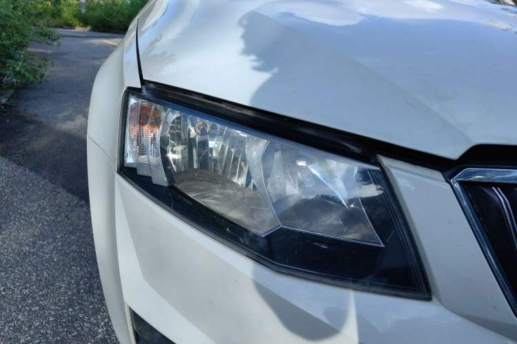 Used Skoda Octavia 2016 1.6L Automatic Chuanxing Edition Right Front Headlight