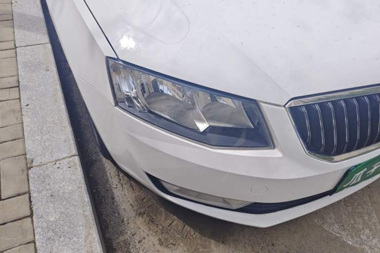 Used Skoda Octavia 2016 1.6L Automatic Chuanxing Edition Right Front Headlight