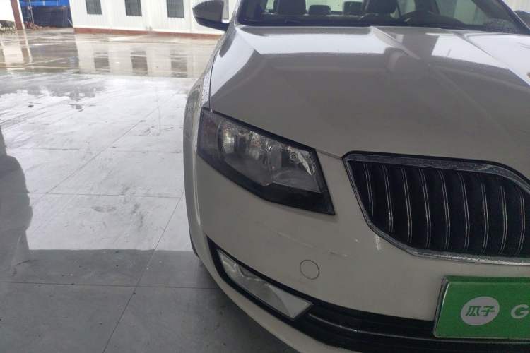 Used Skoda Octavia 2016 TSI280 DSG Smart Drive Edition Right Front Headlight
