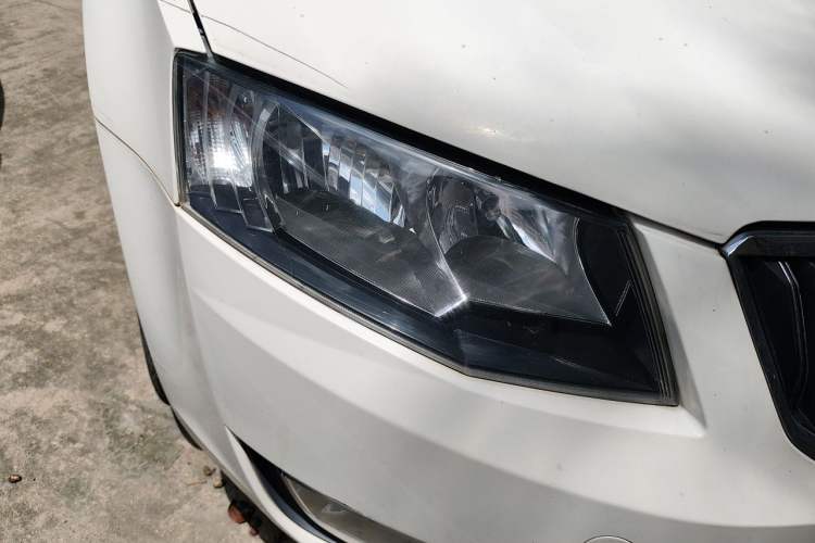 Used Skoda Octavia 2016 1.6L Automatic Chuanxing Edition Right Front Headlight