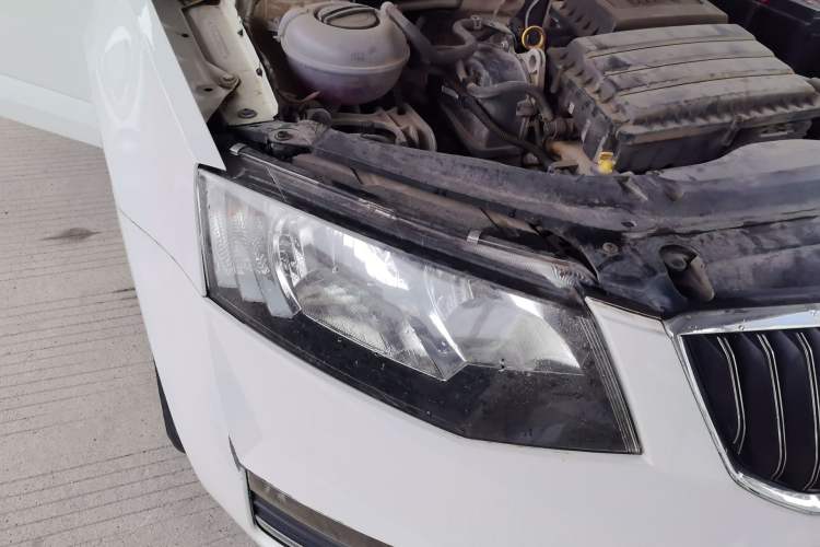 Used Skoda Octavia 2016 1.6L Automatic Chuanxing Edition Right Front Headlight