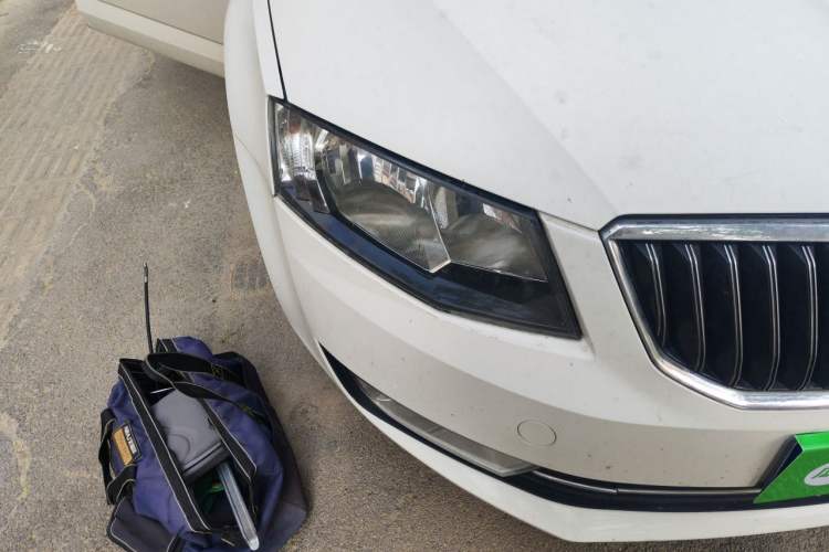Used Skoda Octavia 2016 1.6L Automatic Smart Drive Edition Right Front Headlight