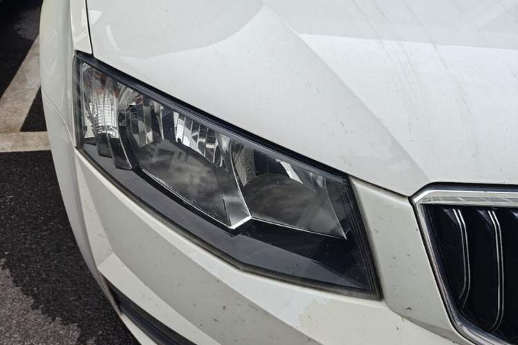 Used Skoda Octavia 2016 1.6L Manual Trend Edition Right Front Headlight