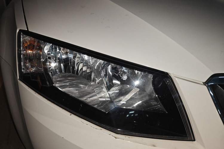 Used Skoda Octavia 2016 1.6L Automatic Smart Drive Edition Right Front Headlight