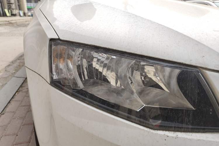 Used Skoda Octavia 2016 TSI280 DSG Smart Drive Edition Right Front Headlight