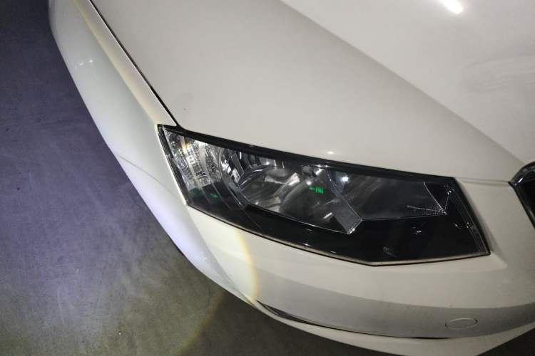 Used Skoda Octavia 2016 1.6L Automatic Smart Drive Edition Right Front Headlight