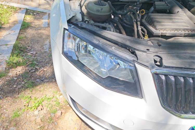 Used Skoda Octavia 2016 TSI280 DSG Smart Drive Edition Right Front Headlight