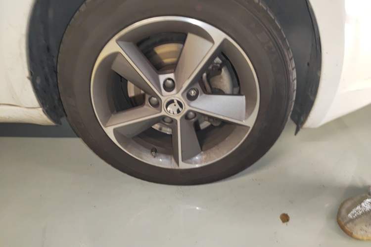 Used Skoda Octavia 2016 1.6L Automatic Chuanxing Edition Right Front Wheel Hub