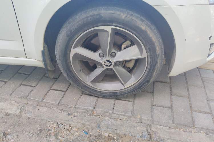 Used Skoda Octavia 2016 1.6L Automatic Chuanxing Edition Right Front Wheel Hub