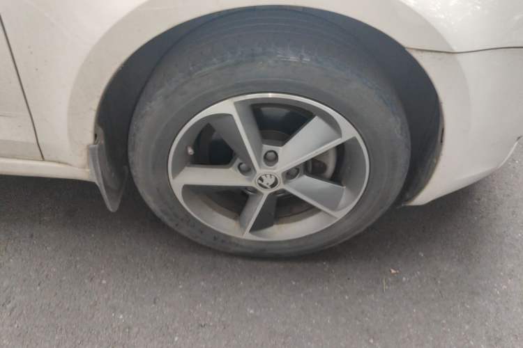 Used Skoda Octavia 2016 1.6L Automatic Chuanxing Edition Right Front Wheel Hub