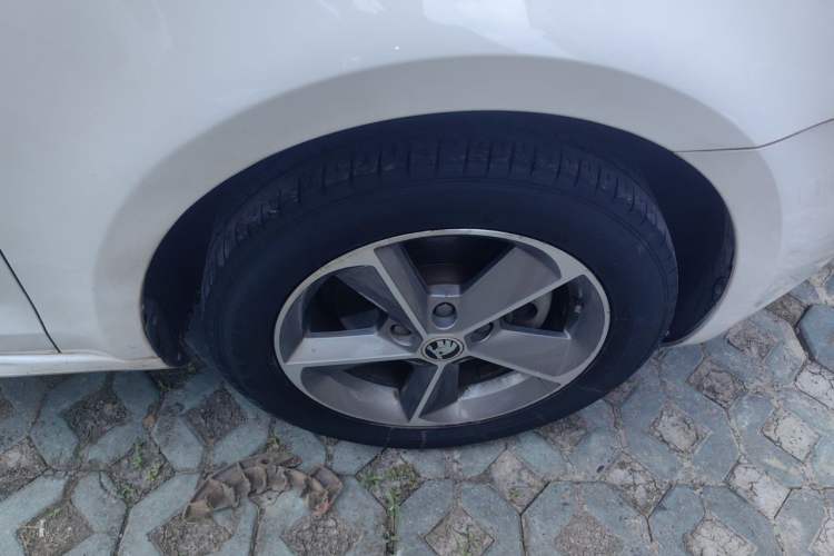 Used Skoda Octavia 2016 1.6L Automatic Chuanxing Edition Right Front Wheel Hub