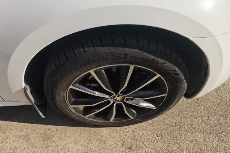 Used Skoda Octavia 2016 1.6L Automatic Smart Drive Edition Right Front Wheel Hub