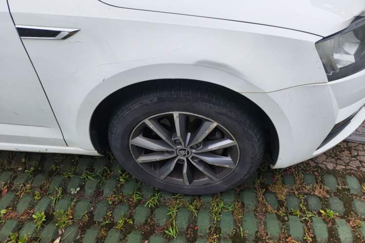 Used Skoda Octavia 2016 1.6L Manual Trend Edition Right Front Wheel Hub